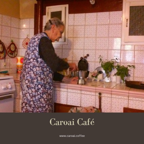 La greca italiana, aquí vemos a una señora preparando café.