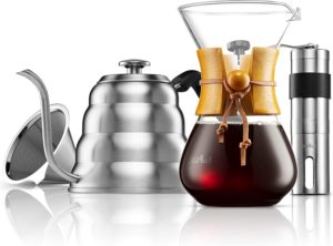 Un regalo para todo amante del café: Coffee dripper, coffee grinder y una Kettle